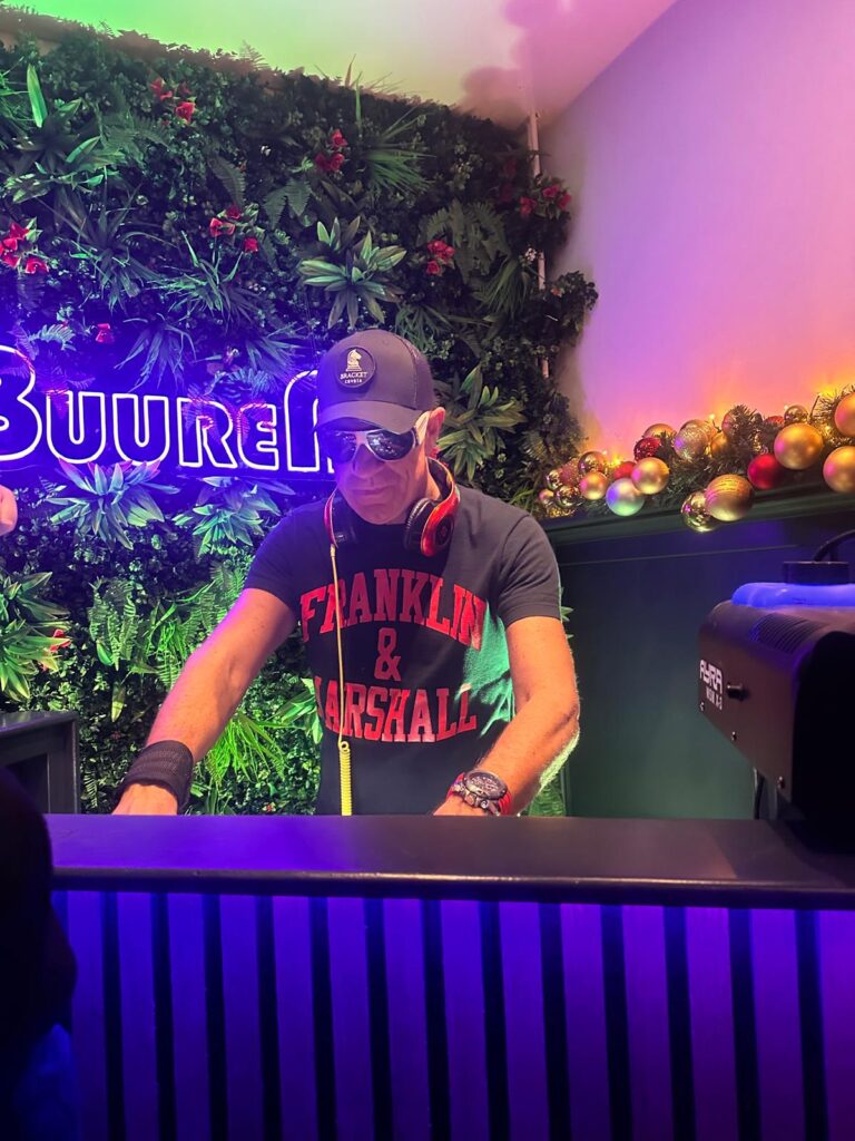 Recensie Rosmalen VR 28 november DJ Jean 21:30 Café de Buuren